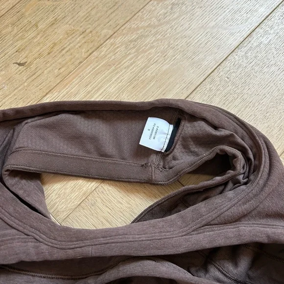 Vuori brown workout set - Picture 7 of 9